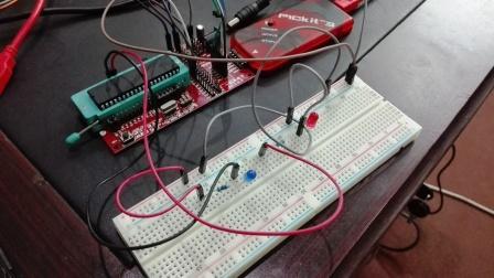 how to use Pickit 3 to program pic microcontroller