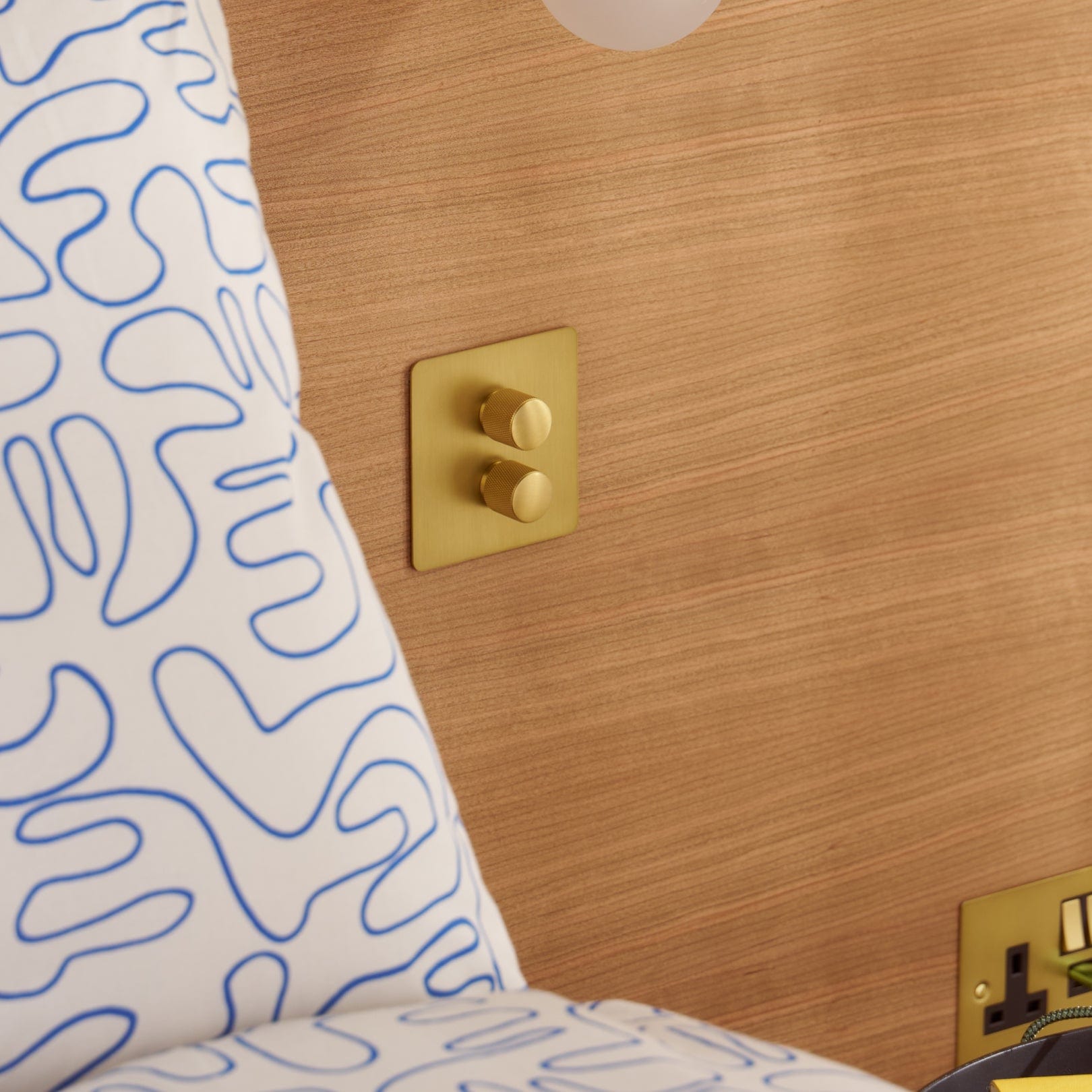 Plank Hardware Electric KEPLER 1G Knurled Dimmer - Brass